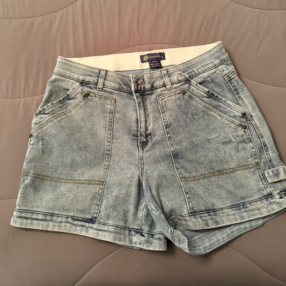 Democracy shorts size 16w